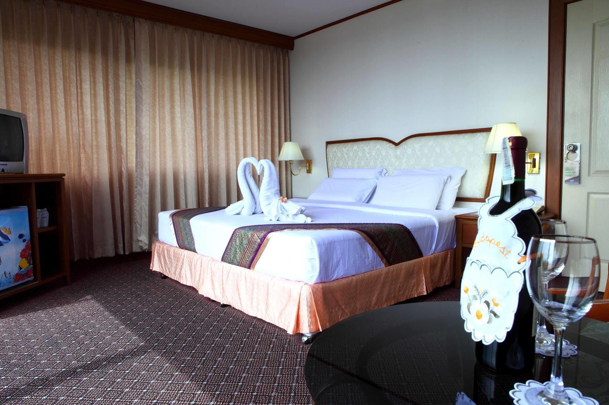 โรงแรม วัฒนา พาร์ค ตรัง ภายนอก รูปภาพ